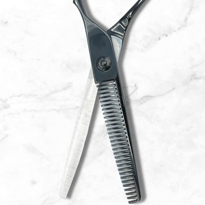 Ciseaux à effiler les cheveux de 6 pouces - Noir mat - Ciseaux texturisants professionnels pour barbiers et coiffeurs - Acier japonais 440C - Product Image 5
