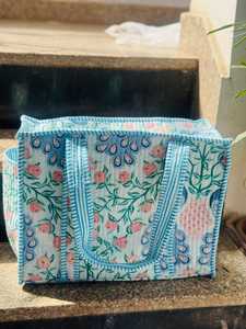 Bolsa de Mano Acolchada de Algodón con Diseño Floral de Veer Handicrafts, Cierre de Cremallera, Gran Capacidad, Estilo Moderno, Hecha en Rajasthan, para Compras y Viajes - Product Image 2