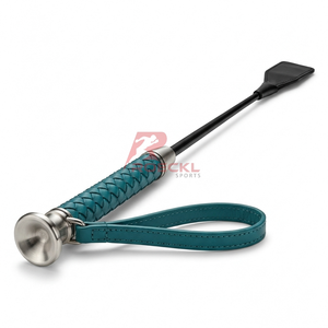 Fouet d'équitation professionnel fabriqué avec des matériaux de qualité, poignée ergonomique et sensation légère pour une conduite contrôlée. - Product Image 6
