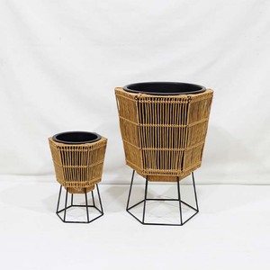 Vente en gros : Paniers à fleurs géométriques en plastique, écologiques et durables, pour usage au sol, avec base détachable, pour entrée principale (lot de 2) - Product Image 5