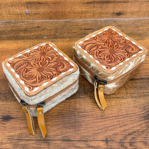 Mini joyero de viaje encantador de cuero hecho a mano personalizado para collar, pendientes, anillos, joyero cuadrado, organizador con cremallera - Product Image 3