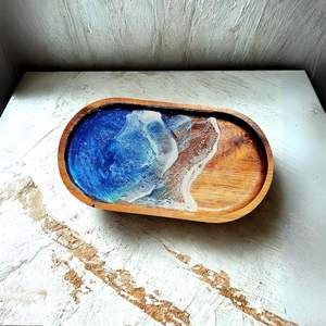 Bandeja de madera y resina epoxi con colores oceánicos, diseño de geoda hecho a mano, regalo de inauguración, bandeja de arte funcional, regalo para anfitrión. - Product Image 3