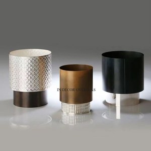 Pots de fleurs modernes en métal avec motif géométrique, finition argent, bronze, noir, jardinières de bureau intérieures, style minimaliste - Product Image 1