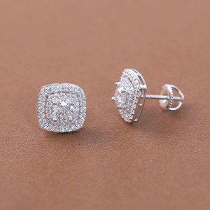 Pendientes de Diamantes Moissanite Hermosos en Oferta, con Diseño de Joyería Premium para Bodas, Fiestas y Uso Diario, Disponibles para la Venta - Product Image 3