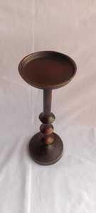 Portavelas de Metal Bronce Oscuro Hecho a Mano, Elegante Soporte de Pedestal - Product Image 2