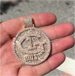 Collar con colgante de letras personalizadas estilo Hip Hop, cadena de oro moderna con incrustaciones de moissanita, hecho principalmente de plata para hombres y mujeres - Product Image 1