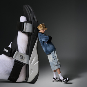 รองเท้าแตะแบบยูนิเซ็กซ์ สีดำ สายไขว้ เปิดนิ้วเท้า บุ EVA สวมใส่สบาย เหมาะสำหรับใส่ทุกวัน สไตล์ลำลอง - Product Image 1