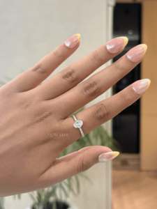 Anillo de compromiso de lujo para mujer, oro de 18 quilates, diamante ovalado de 2.12 quilates cultivado en laboratorio, montura pavé, talla US 6 - Product Image 1