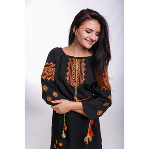 Robe en lin brodée de style ukrainien, de la meilleure qualité, pour femmes, traditionnelle et naturelle, lavable, faite à la main. - Product Image 2