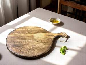 เขียงไม้ทนทานพร้อมด้ามจับและที่ตัก สำหรับใช้ในครัว สำหรับเนื้อ ขนมปัง อาหารปรุงสุก และการแกะสลัก - Product Image 4