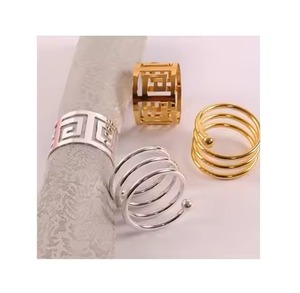 Porte-serviettes en métal au design tendance pour la décoration de table et l'usage domestique - Product Image 4