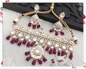 Conjunto de collar y aretes Kundan con moissanita de aspecto chapado en oro de la mejor calidad tradicional, para bodas indias, colección para mujeres. - Product Image 5