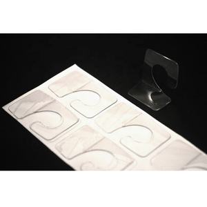 Lengüeta de gancho en J PET transparente autoadhesiva, respetuosa con el medio ambiente, capacidad de carga de 160g para exhibición de mercancías pequeñas - Product Image 3