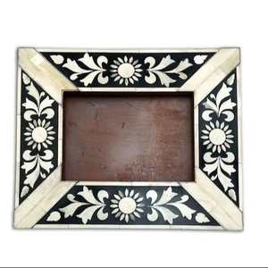 Cadre photo moderne de luxe en os incrusté pour décoration de table, sculpté à la main avec des bandes blanches - Product Image 6