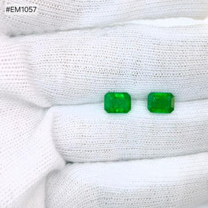 มรกตคุณภาพสูงจากแซมเบีย รูปทรงแปดเหลี่ยม 2 เม็ด คู่ น้ำหนัก 3.14 กะรัต พลอยธรรมชาติสีเขียวเข้ม ความใสระดับดี เหมาะสำหรับเครื่องประดับสั่งทำสุดหรู - Product Image 1