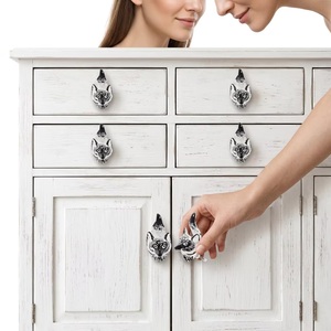 Boutons de tiroir en fonte en forme de renard, design moderne et original pour commodes, armoires, penderies et bars domestiques - Product Image 2