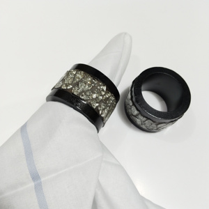 Anneaux de serviette en bois de cristal fabriqués à la main de style oriental pour les occasions de fête - Product Image 1