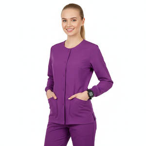 เสื้อสครับสั่งทำขายส่งแบบ OEM กระดุมแป๊กด้านหน้า คอทรงกลม แขนยาว ปลายแขนยางยืด ชุดยูนิฟอร์มแพทย์สำหรับผู้หญิง - Product Image 1