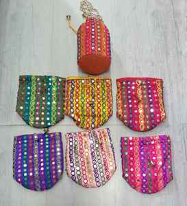 Sacs Potli brodés de sequins colorés avec fermeture à cordon, pochettes traditionnelles indiennes en tissu pour cadeaux et bijoux - Product Image 2