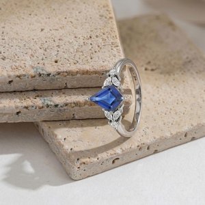 Anillo de compromiso de plata de ley 925 con zafiro azul talla cometa, zafiro natural, minimalista, piedra de nacimiento de septiembre - Product Image 3