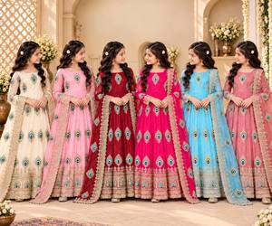 Ensemble de Robe Traditionnelle Élégante pour Filles en Soie Fendy Brodé, avec Travaux de Fil, Zari et Paillettes, Infroissable, Extensible, et Pantalon Assorti avec Dupatta - Product Image 2