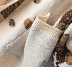 Cárdigan Clásico Transpirable con Cuello en V para Hombre, Suéter de Punto a Rayas Estilo Universitario, para Moda Europea de Alta Gama 2026 - Product Image 3