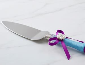 Juego de 2 piezas de cuchillo y tenedor para pastel de acero inoxidable, hecho a mano, con lazo de cinta, mango de cristal y perlas, para uso en bodas. - Product Image 2