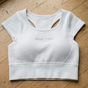 เสื้อครอปท็อปสีส้มสำหรับผู้หญิง ยี่ห้อ Regal Three คอทรงกลม ตะเข็บตัดกัน ระบายอากาศได้ดี เหมาะสำหรับออกกำลังกาย ปักลายด้านหน้า - Product Image 6
