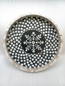 Plateau rond fait main avec incrustation de nacre |   Décoration de service florale géométrique |   Service de table artisanal décoratif |   Plateau rond en marbre incrusté - Product Image 6