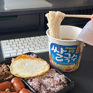 [YNK INTERNATIONAL KOREA] Nouilles de riz instantanées Mr HOO en tasse, saveur fruits de mer, bœuf et kimchi, nourriture coréenne en gros - Product Image 3
