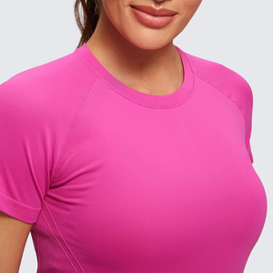 Commandez dès maintenant : T-shirt de sport pour femme à séchage rapide, tissu anti-humidité, coupe ajustée, OEM ODM, logo personnalisé, vente en gros - Product Image 2