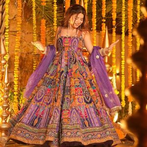 Ensemble de robe brodée en crêpe pur original avec dupatta en organza et pantalon pour femme, tenue de soirée, prix de gros par Royal Export - Product Image 1