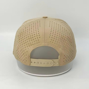 Casquette personnalisée 5 panneaux avec logo en silicone, visière incurvée unisexe, trou découpé au laser derrière le camouflage, pour homme et femme - Product Image 3