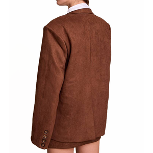 Blazer en cuir suédé marron sur mesure pour femme, en peau de mouton véritable, coupe ajustée, revers, manches longues, style bureau, mode homme, vente en gros OEM - Product Image 2