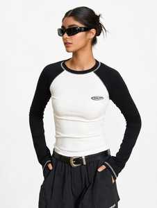 T-shirt d'été décontracté pour femme, noir et blanc uni, à manches raglan courtes, en coton respirant, coupe ample, col rond, avec logo - Product Image 1
