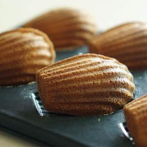 Molde para Magdalenas Estándar de 6 Cavidades, Antiadherente, de Acero al Carbono, con Forma de Concha, Apto para Horno - Product Image 2