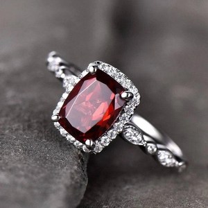 Bague de mariage en argent sterling avec grenat rouge naturel, pierre de naissance de janvier, taille émeraude - Product Image 6