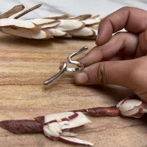 Bague Zigzag Géométrique Minimaliste en Laiton Moderne pour Homme, Plaqué Argent et Or 18K, Design Angulaire, Usage Quotidien, Vente en Gros - Product Image 3