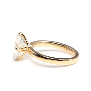 แหวนหมั้นเพชรเพาะเลี้ยง 2 กะรัต ระดับพรีเมียม ตัวเรือนทองคำขาว 14K รับรองโดย IGI แหวนแต่งงานแบบ Cathedral Setting จากผู้จัดจำหน่ายเครื่องประดับ - Product Image 5