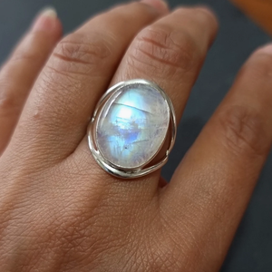 Bague en Pierre de Lune Arc-en-ciel, Pierre de Lune Naturelle, Bague en Argent, Bijoux Bohèmes en Pierres Précieuses - Product Image 3
