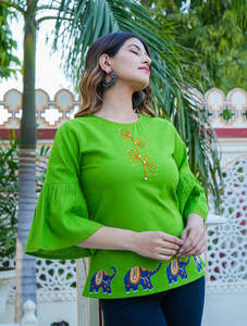 Blusa de Algodón Verde para Mujer, con Parches, Corte Regular, Mangas con Volantes y Cuello Redondo, Diseñada para Uso Diario Informal - Product Image 4