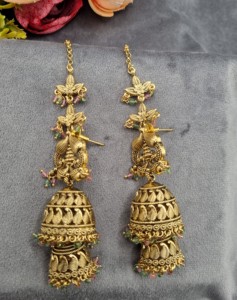 Boucles d'oreilles Jhumka en cristal perlé à double dôme avec chaînes de cheveux intégrées, idéales pour les mariages et les occasions festives – Vente en gros - Product Image 6