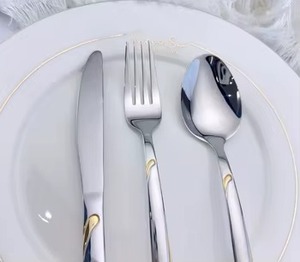 Juego de cubiertos metálicos de diseño atractivo y moderno. Adecuado para necesidades de hostelería a gran escala. Calidad confiable para uso diario. - Product Image 3