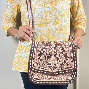 Nuevo Bolso Bandolera de Cuero Vacuno Genuino Hecho a Mano con Diseño Floral, Estilo Boho, Correa Ajustable para Mujer - Product Image 4