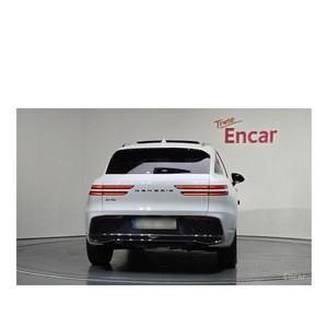 Genesis GV70 2.5T 2024, SUV a Gasolina con Tracción en las 4 Ruedas, Asientos de Cuero y Cámara Trasera - Product Image 4