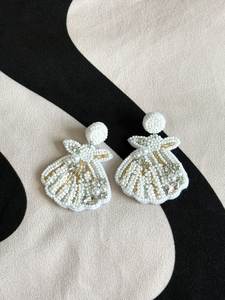 Pendientes románticos con cuentas de perlas de imitación blancas para mujer, joyería de fiesta - Product Image 1