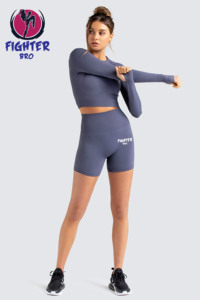 Conjunto de camiseta y pantalones cortos de lujo para mujer, estilo oversized, para verano, yoga, gimnasio, ropa deportiva, con logo personalizado. - Product Image 4