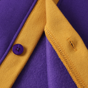 Cardigan en polaire violet à col en V Omega 2026 sur mesure, avec rayures dorées personnalisées, manches longues, vente en gros, anti-boulochage - Product Image 6