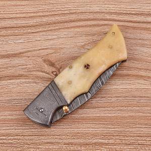 Couteau de chasse pliant artisanal en acier de Damas UA Supplies, manche en os teinté, verrouillage Liner Lock, pour extérieur, EDC, qualité industrielle, personnalisé - Product Image 4