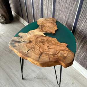 Table en résine époxy Emerald Lagoon, table rivière en bois d'olivier, table d'appoint en verre marin, table bord naturel Emerald Bay, table artisanale en bois - Product Image 4